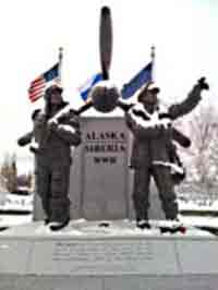 Памятник лётчикам на Аляске
